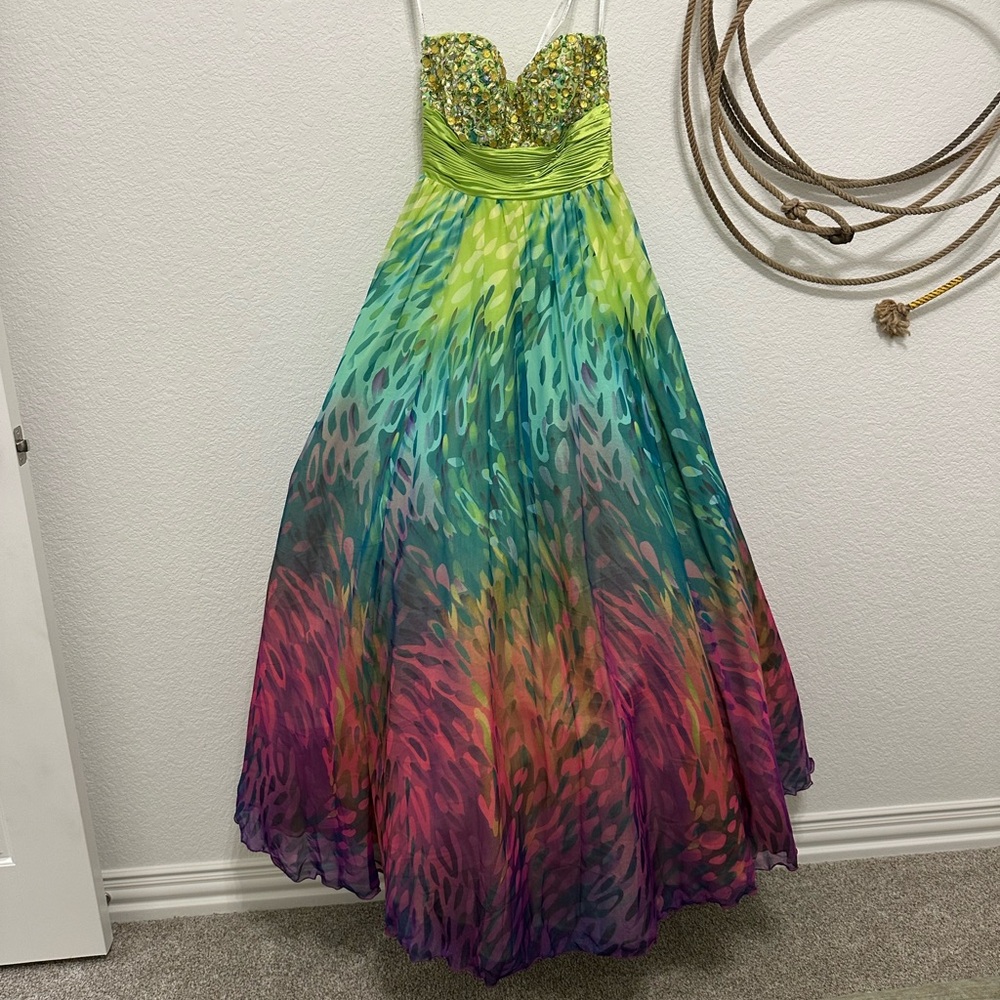 ✨ JOVANI Beaded Chiffon Ombré Mermaid/A-Line Gown ✨